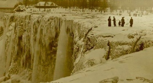 Frozen Niagara Falls, April 1909 